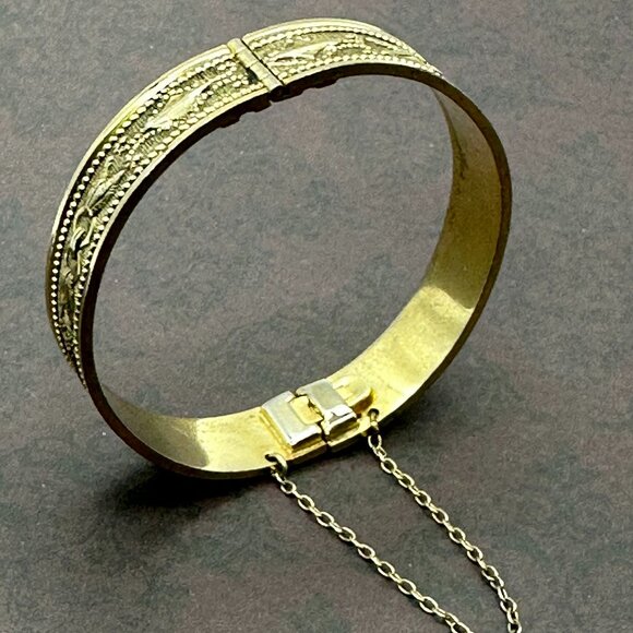 VTG Whiting & Davis 1950s Gold-Tone Hinged Cuff Bracelet - Picture 8 of 15